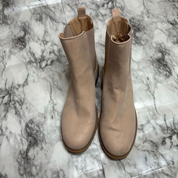 LOFT Chelsea Ankle Boots Tan Beige Size 8.5 neutral minimalist casual - Picture 4 of 7
